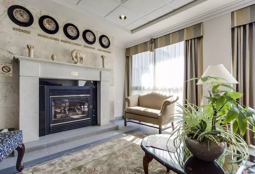 Отель Monte Carlo Inn Oakville Suites