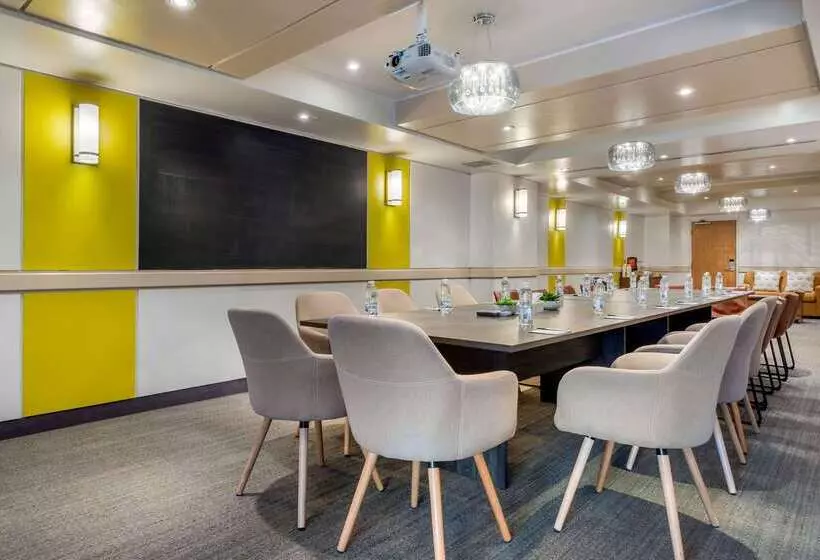 Quality Hotel Dorval Aeroport