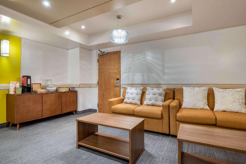 Quality Hotel Dorval Aeroport