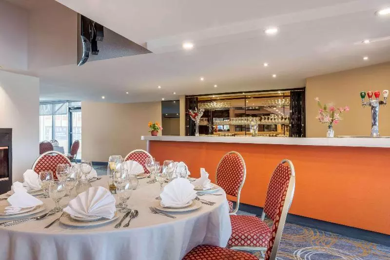 Quality Hotel Dorval Aeroport