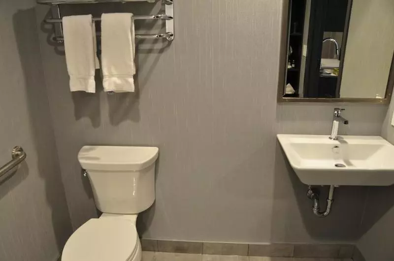 هتل & Suites Le Dauphin Quebec