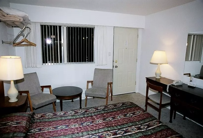 Royal Lodge Motel