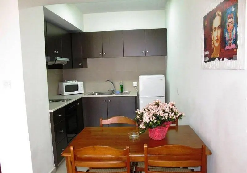 Eleonora Hotel Apartments