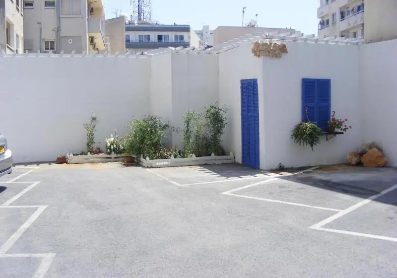 Eleonora Hotel Apartments