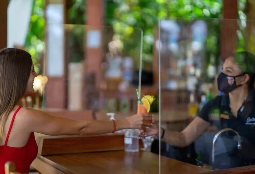 호텔 Capitan Suizo Beachfront Boutique