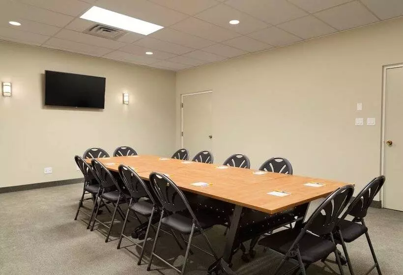 ホテル Days Inn By Wyndham Cranbrook Conference Centre