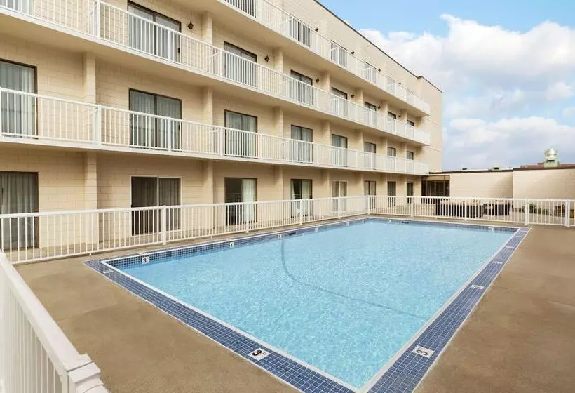 ホテル Days Inn By Wyndham Cranbrook Conference Centre