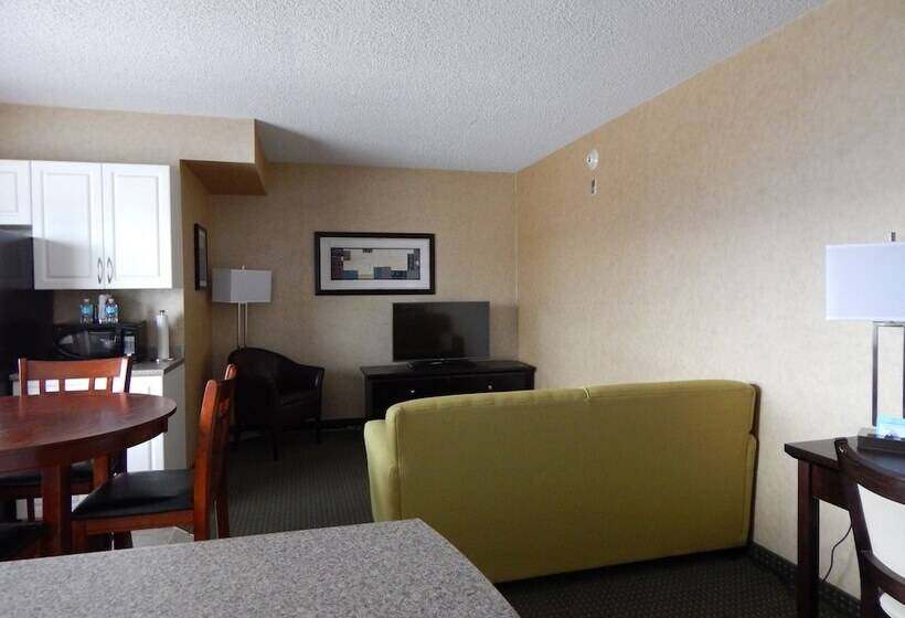 هتل Days Inn By Wyndham Cranbrook Conference Centre