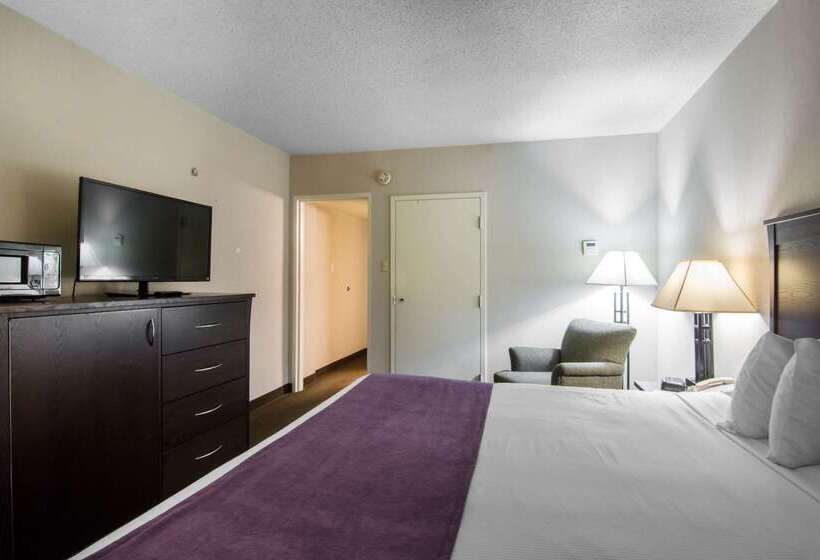 هتل Quality Inn & Suites Yellowknife
