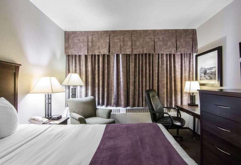 هتل Quality Inn & Suites Yellowknife