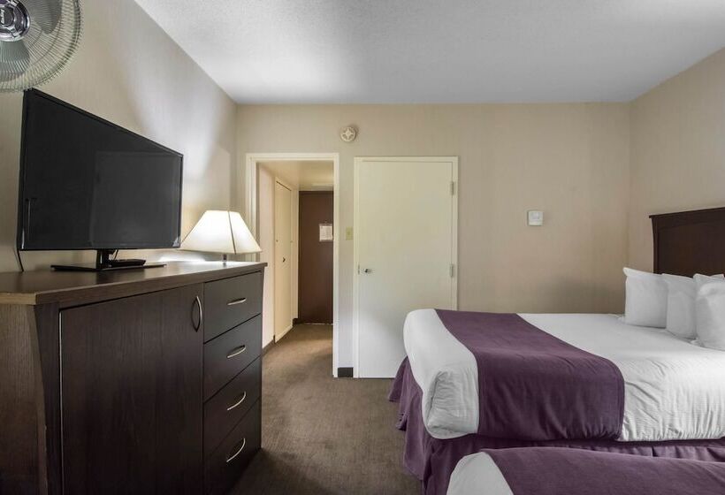 هتل Quality Inn & Suites Yellowknife