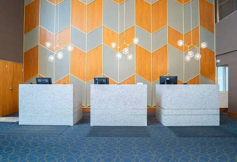 Отель Sandman Signature Mississauga