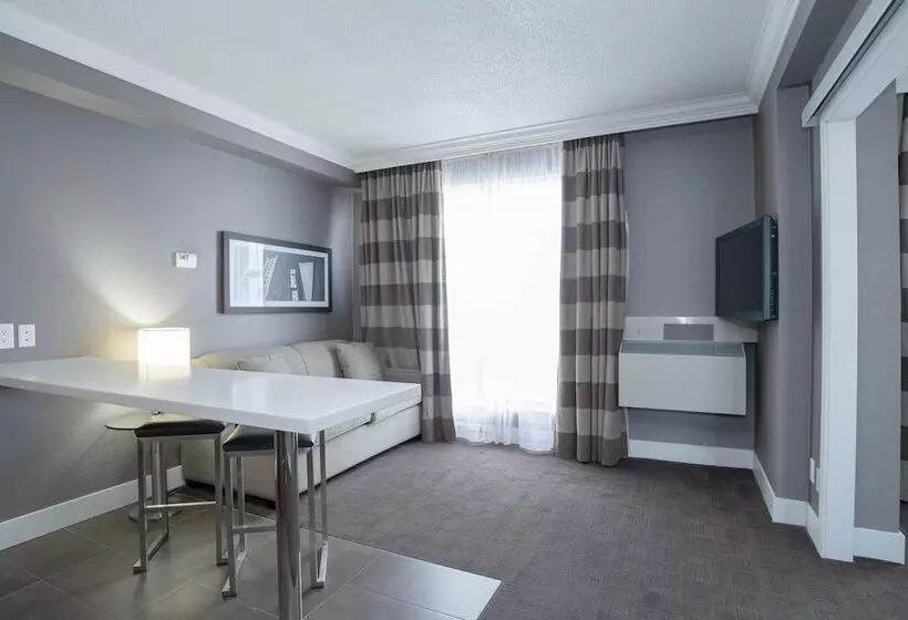 Отель Sandman Signature Mississauga