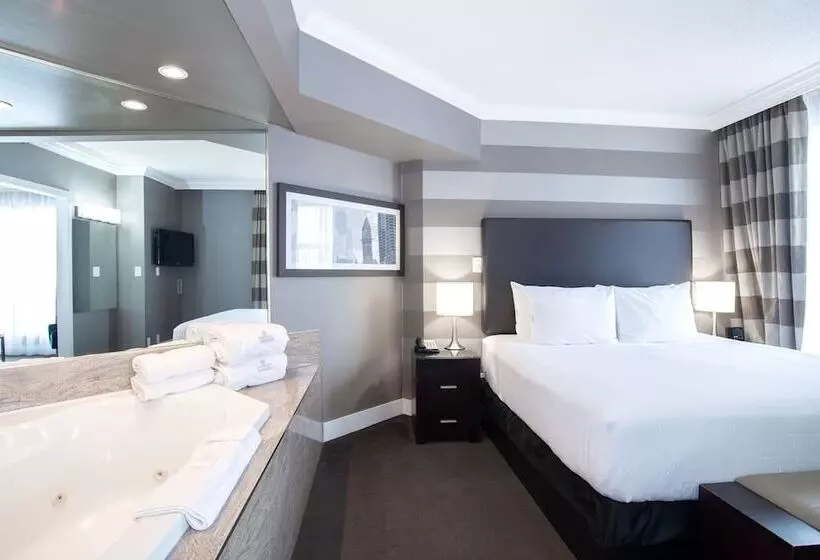 Отель Sandman Signature Mississauga