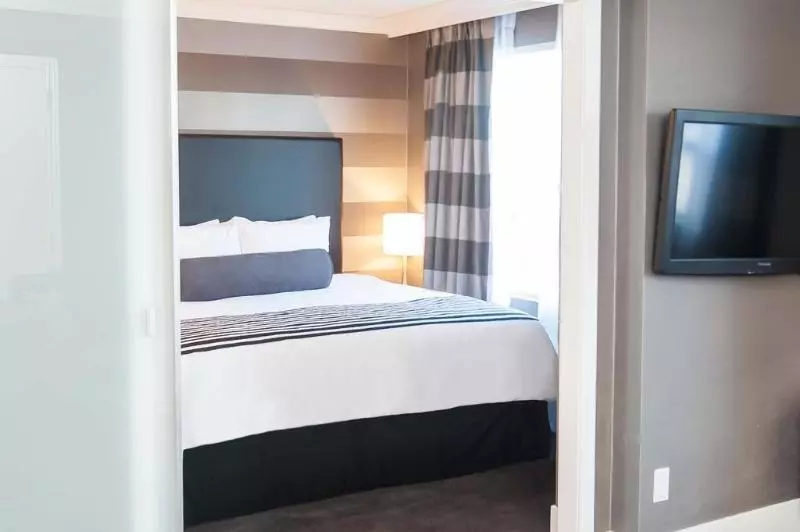 Отель Sandman Signature Mississauga