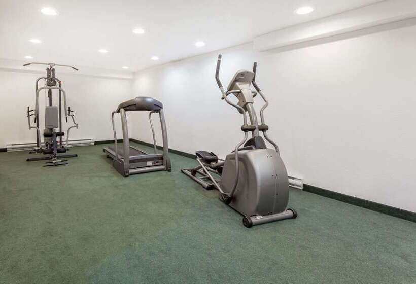 Motel Super 8 By Wyndham Pincher Creek Ab