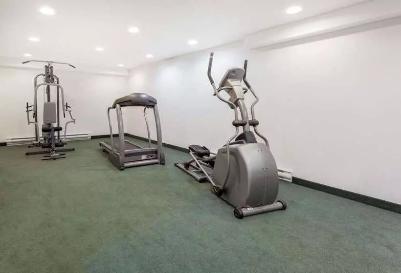 모텔 Super 8 By Wyndham Pincher Creek Ab