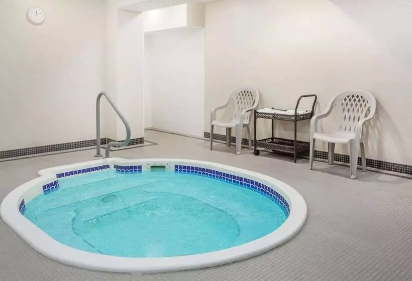 모텔 Super 8 By Wyndham Pincher Creek Ab