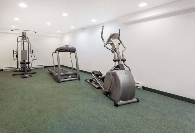 Мотель Super 8 By Wyndham Pincher Creek Ab