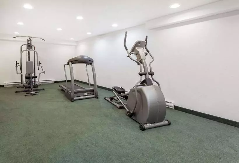 모텔 Super 8 By Wyndham Pincher Creek Ab