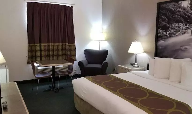 모텔 Super 8 By Wyndham Pincher Creek Ab