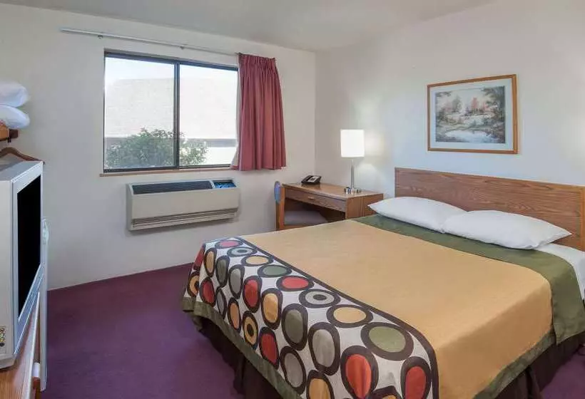 Мотель Super 8 By Wyndham Salmon Arm