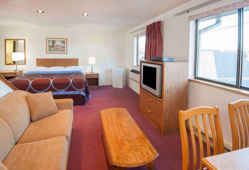 Мотель Super 8 By Wyndham Salmon Arm