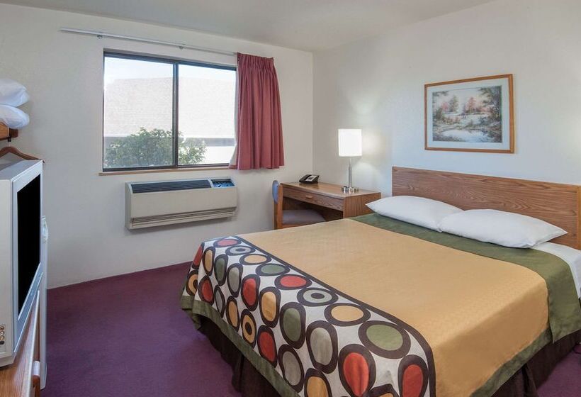 Мотель Super 8 By Wyndham Salmon Arm