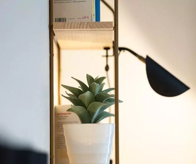 Отель Hôtel Chromatics & Restaurant Hill Club By Happyculture