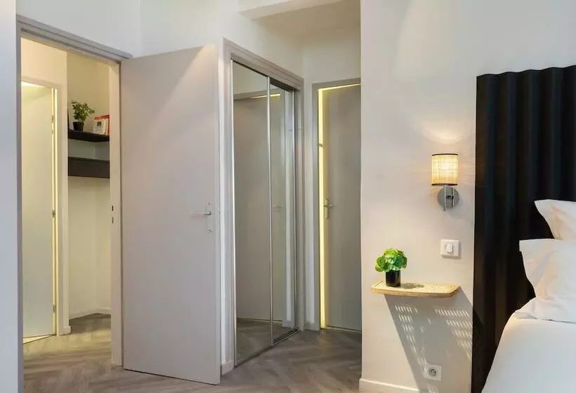 Отель Hôtel Chromatics & Restaurant Hill Club By Happyculture