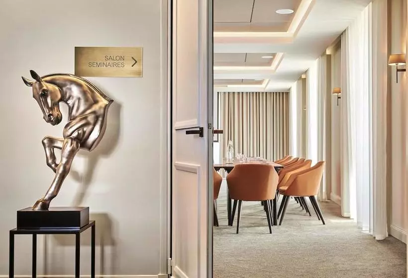 Отель Chateau Saintjean, Relais & Chateaux