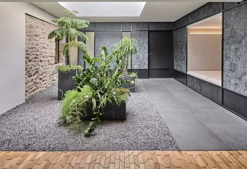 Отель Chateau Saintjean, Relais & Chateaux