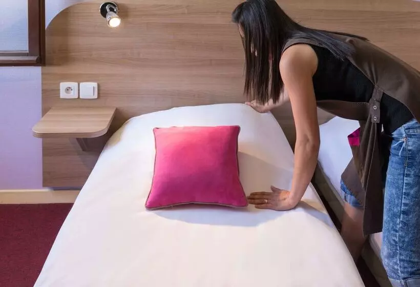 Отель The Originals Romans Sur Isère Le Clos Des Tanneurs