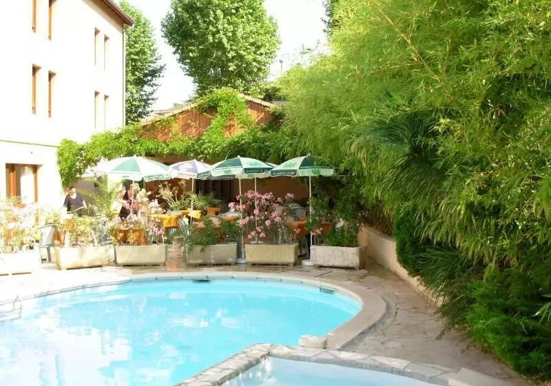 Отель The Originals Romans Sur Isère Le Clos Des Tanneurs