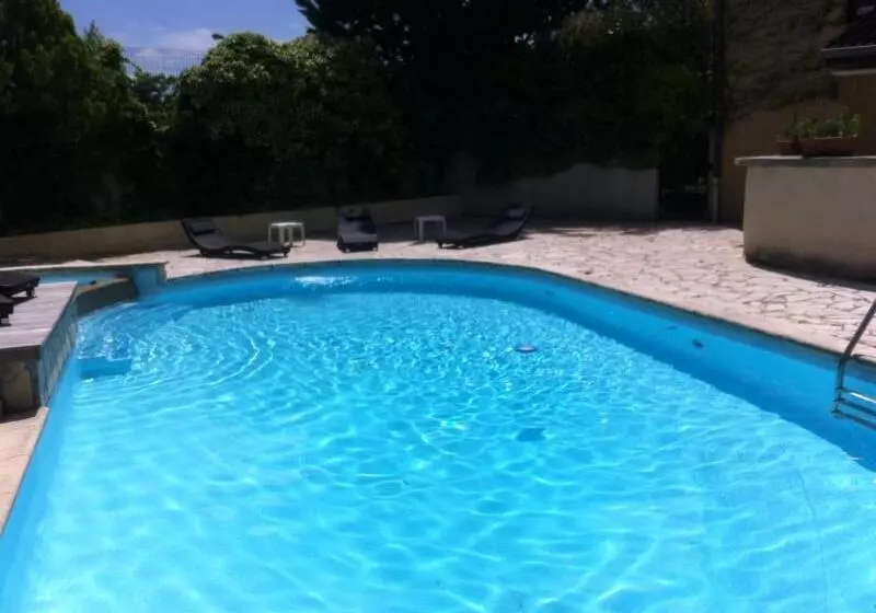 Отель The Originals Romans Sur Isère Le Clos Des Tanneurs