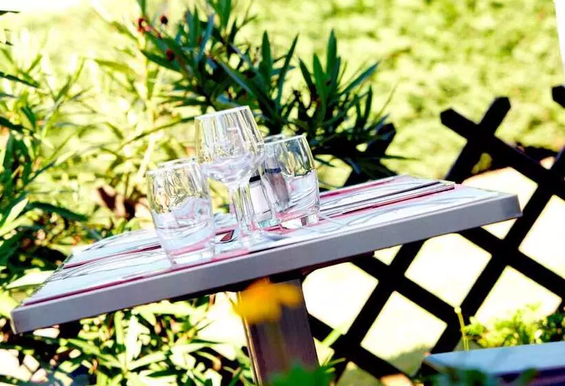 Отель Campanile Besançon Ouest Châteaufarine