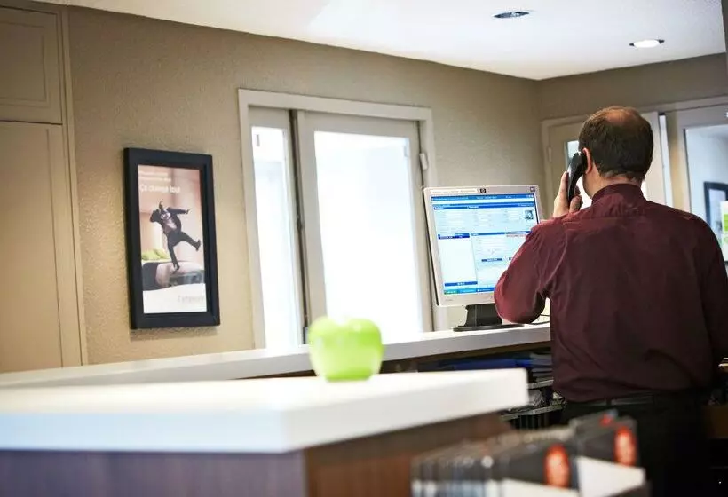 Отель Campanile Besançon Ouest Châteaufarine