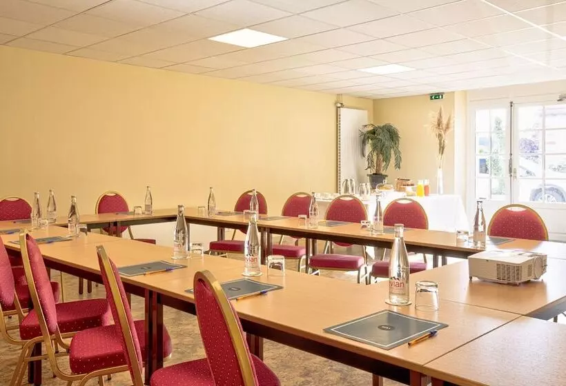 Отель Hôtel Restaurant De La Poste & Du Lion D Or