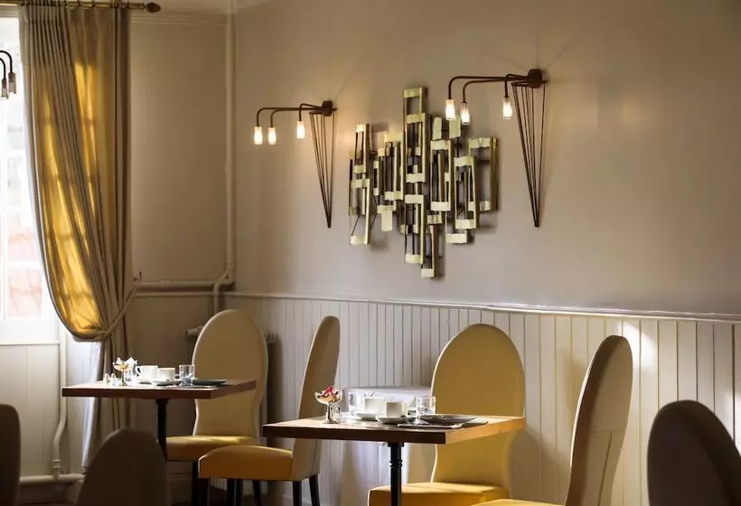 Отель Hôtel Restaurant De La Poste & Du Lion D Or