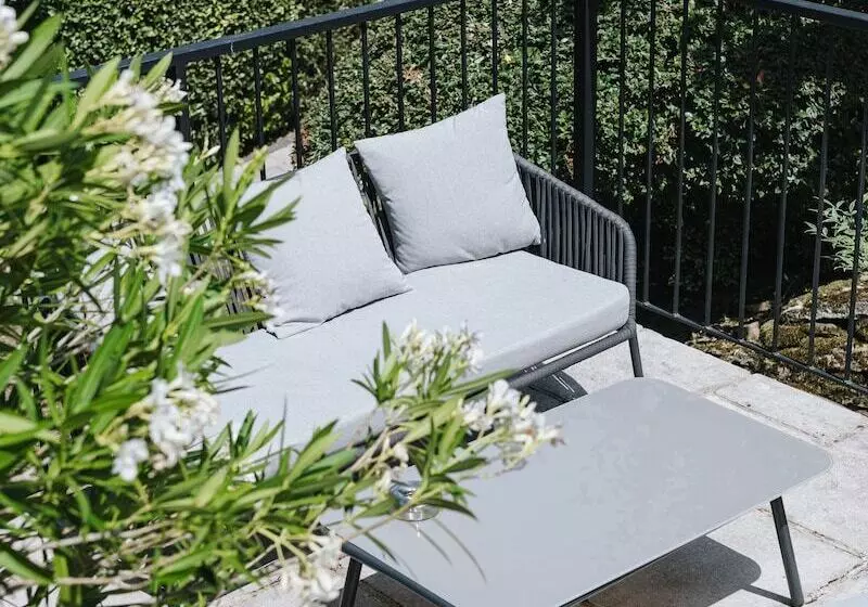 هتل Ermitage De Corton Teritoria