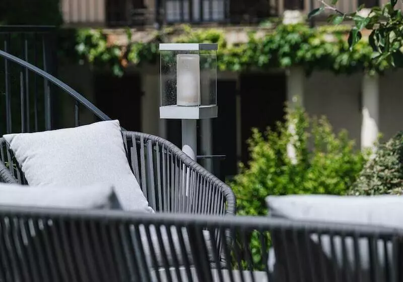 هتل Ermitage De Corton Teritoria