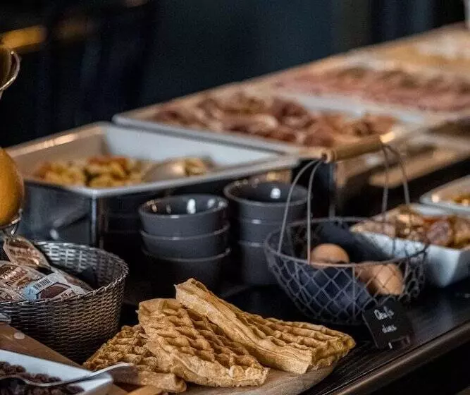 هتل Ermitage De Corton Teritoria