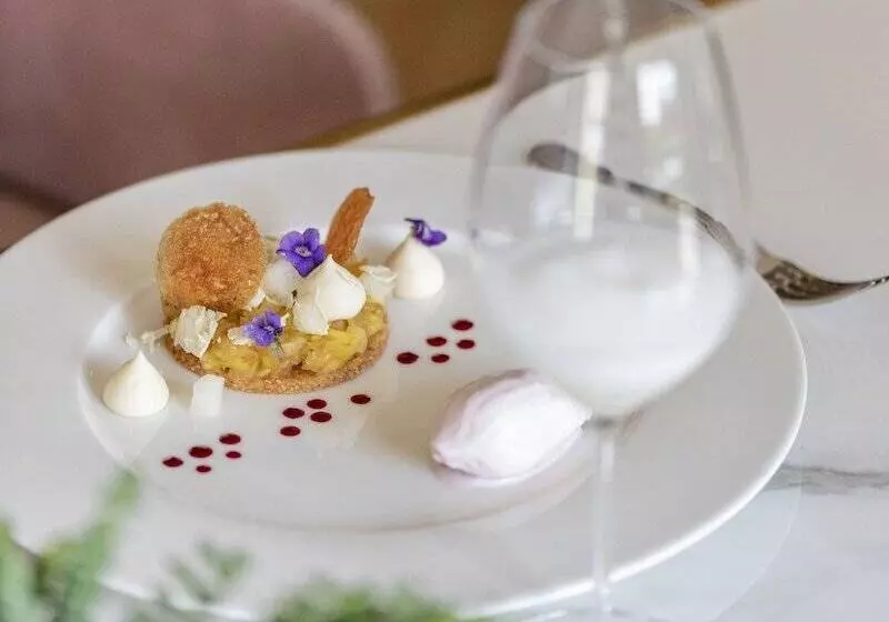 هتل Ermitage De Corton Teritoria