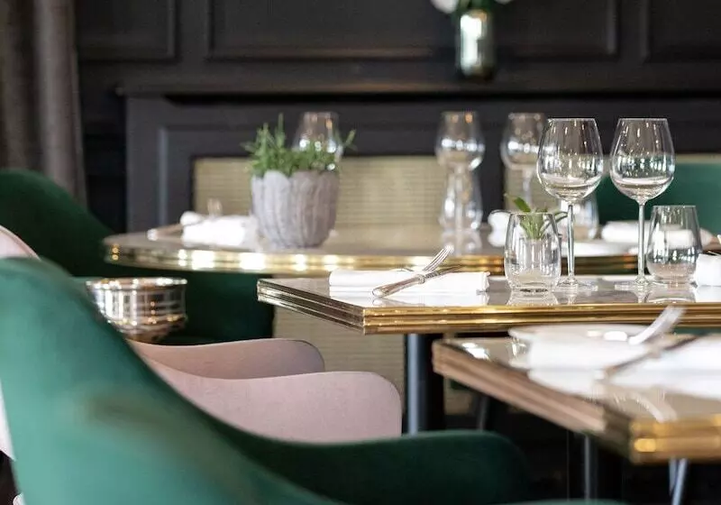 هتل Ermitage De Corton Teritoria