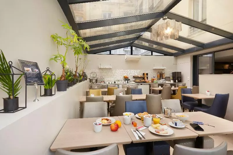 ホテル Logis Hôtel Jardin De Villiers