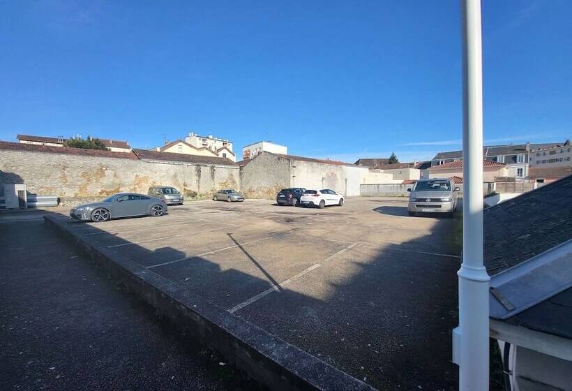 בית מלון כפרי Ibis Budget Limoges