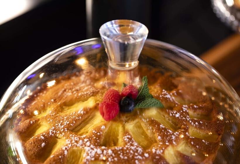 Отель Maxim Folies