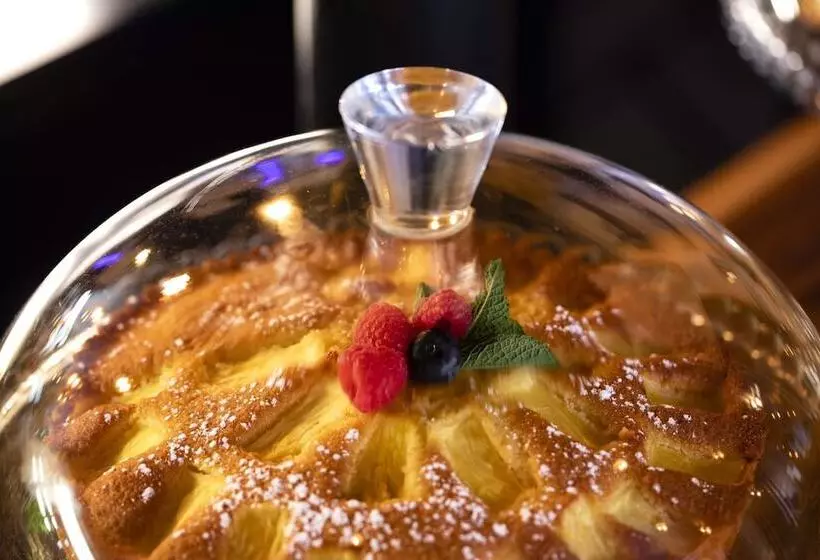 Отель Maxim Folies