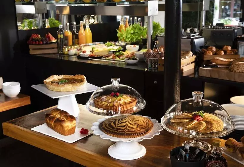 Отель Maxim Folies