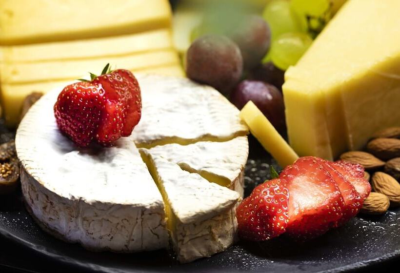 Отель Maxim Folies